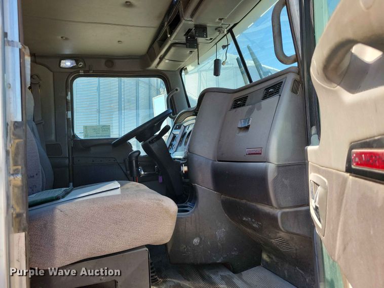 image for item EE1185 2014 Kenworth T800 semi truck