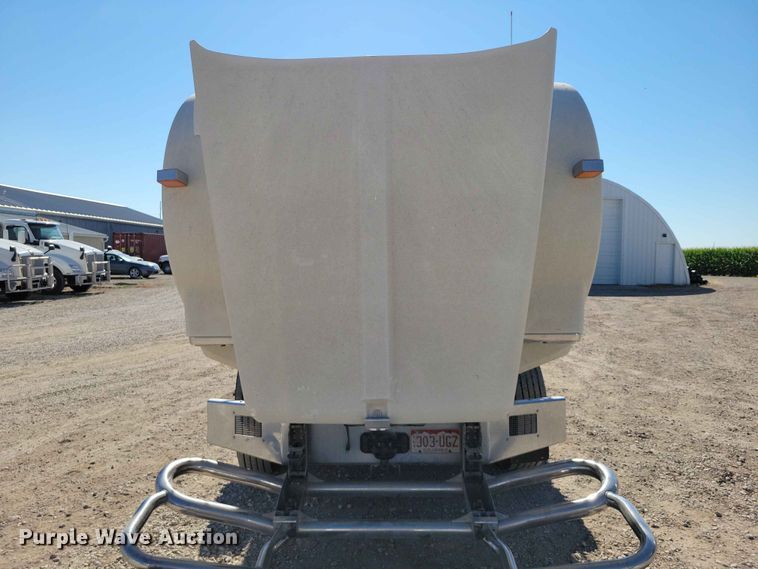 image for item EE1185 2014 Kenworth T800 semi truck
