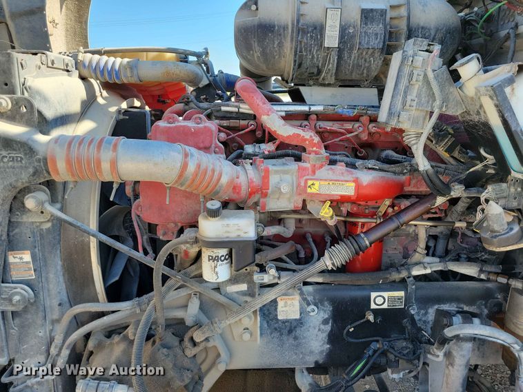 image for item EE1185 2014 Kenworth T800 semi truck