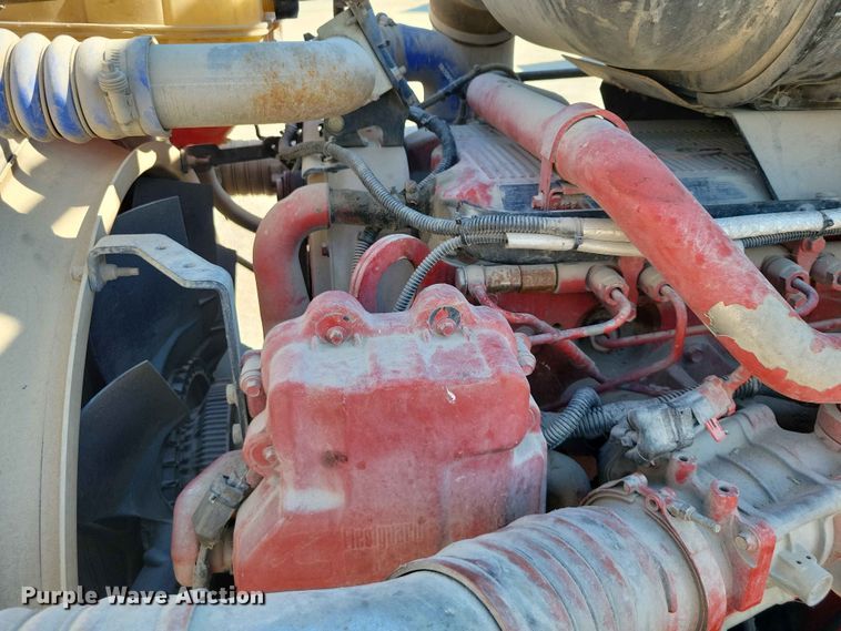 image for item EE1185 2014 Kenworth T800 semi truck