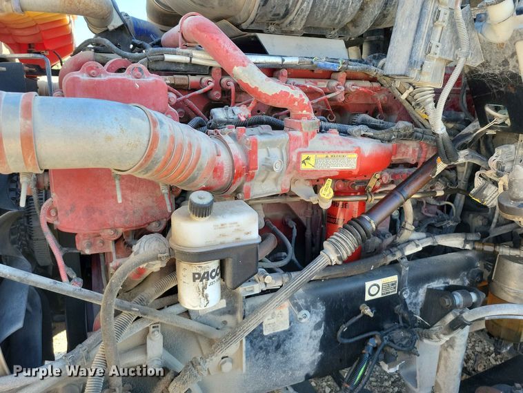 image for item EE1185 2014 Kenworth T800 semi truck