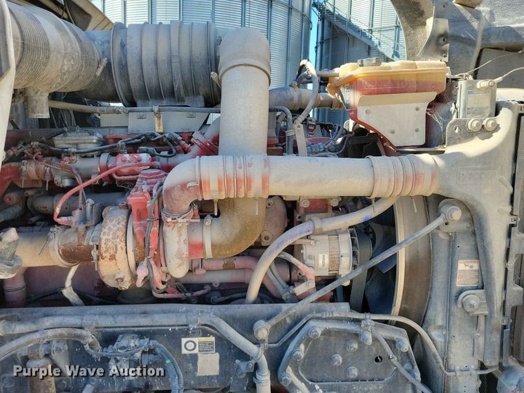 image for item EE1185 2014 Kenworth T800 semi truck