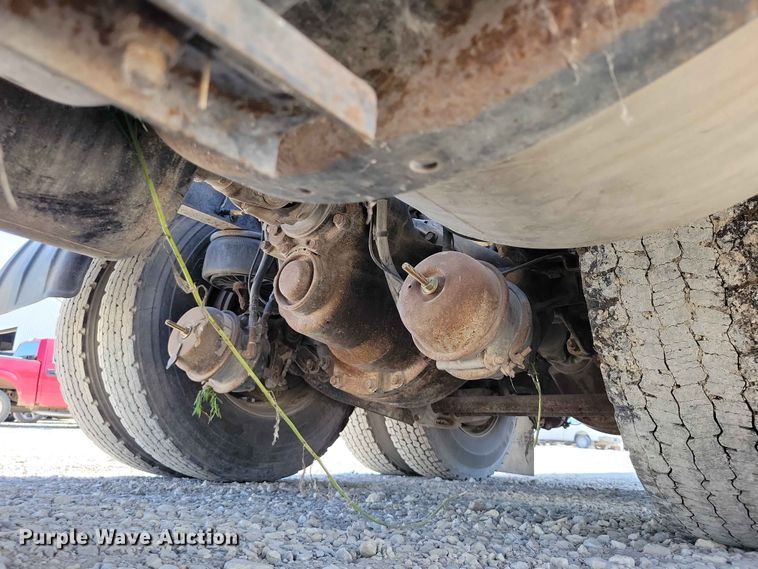 image for item EE1185 2014 Kenworth T800 semi truck