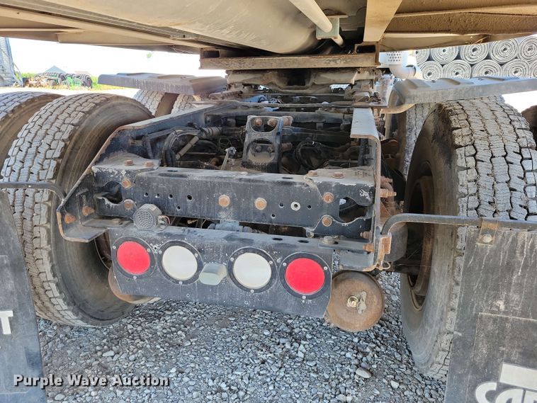image for item EE1185 2014 Kenworth T800 semi truck