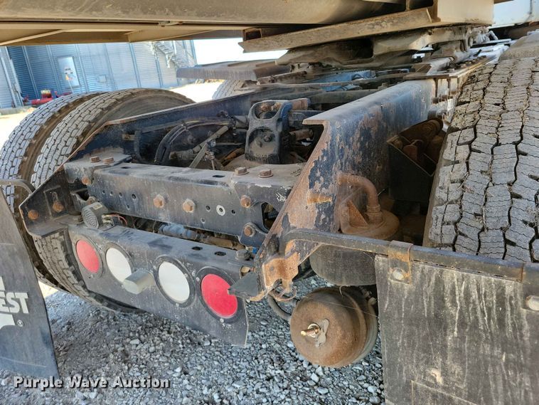 image for item EE1185 2014 Kenworth T800 semi truck