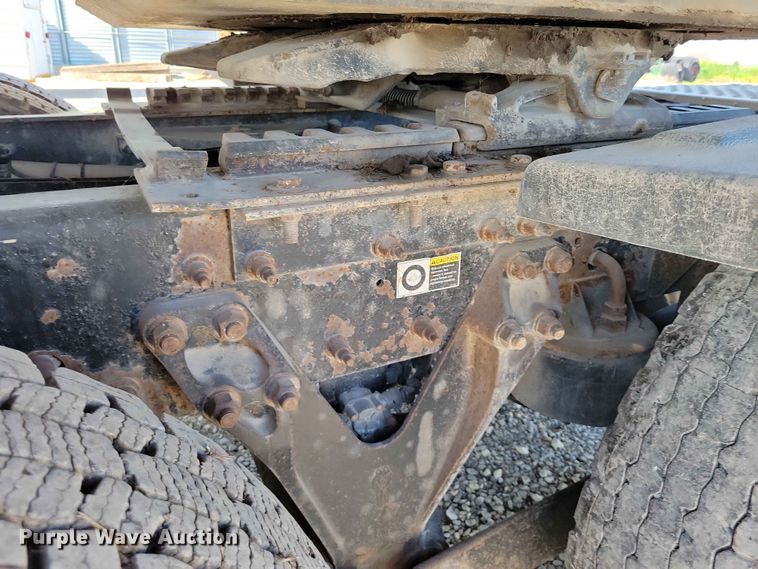 image for item EE1185 2014 Kenworth T800 semi truck