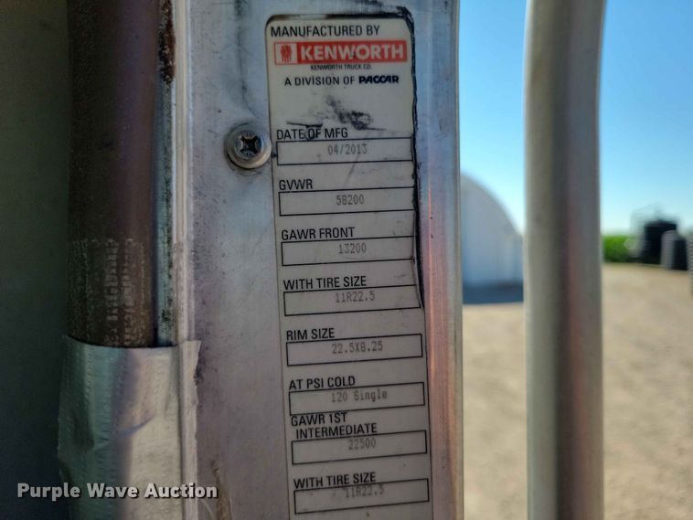 image for item EE1185 2014 Kenworth T800 semi truck