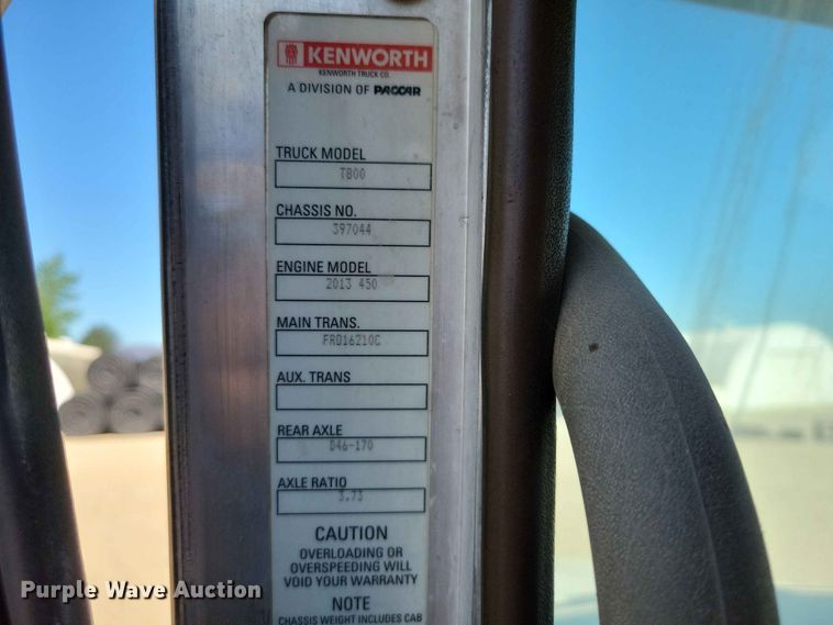 image for item EE1185 2014 Kenworth T800 semi truck