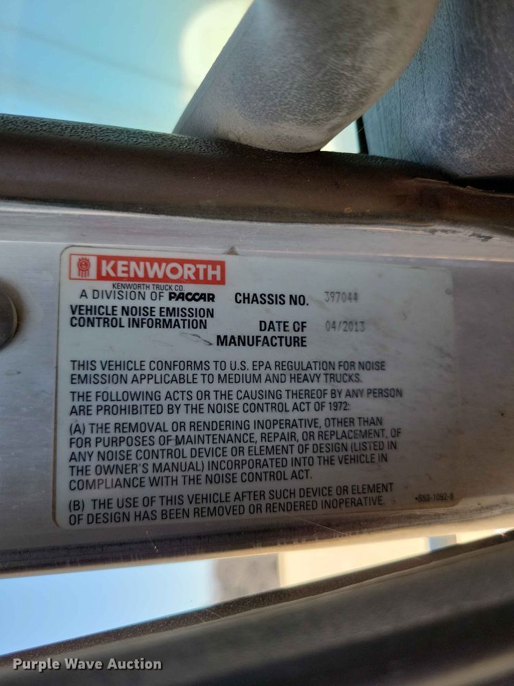 image for item EE1185 2014 Kenworth T800 semi truck