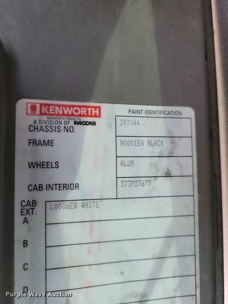 image for item EE1185 2014 Kenworth T800 semi truck