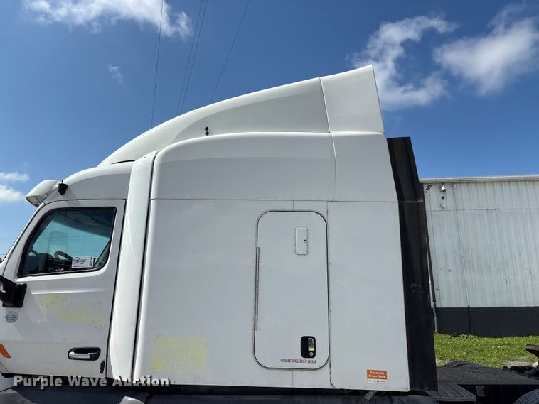 image for item EF1309 2015 Peterbilt 579 semi truck