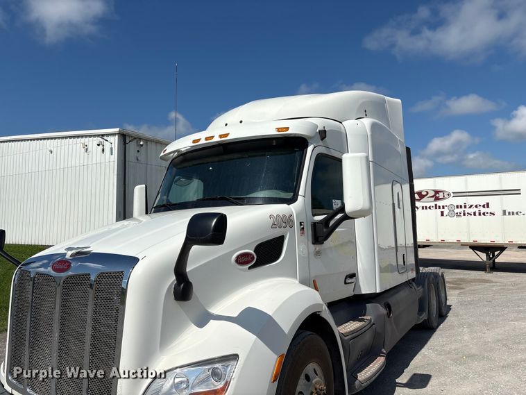 image for item EF1309 2015 Peterbilt 579 semi truck