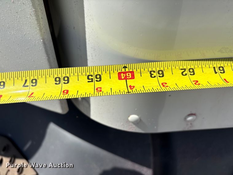 image for item EF1309 2015 Peterbilt 579 semi truck