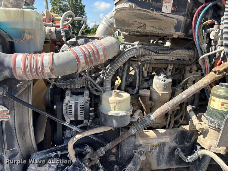 image for item EF1309 2015 Peterbilt 579 semi truck