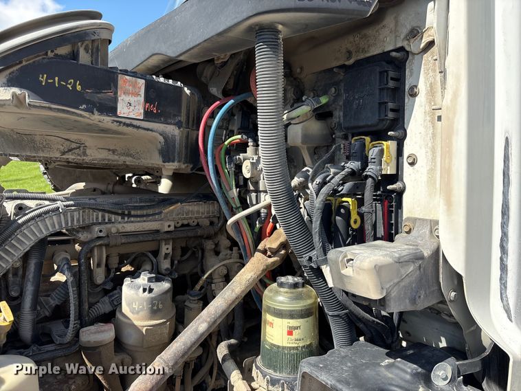 image for item EF1309 2015 Peterbilt 579 semi truck