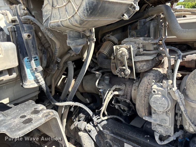 image for item EF1309 2015 Peterbilt 579 semi truck