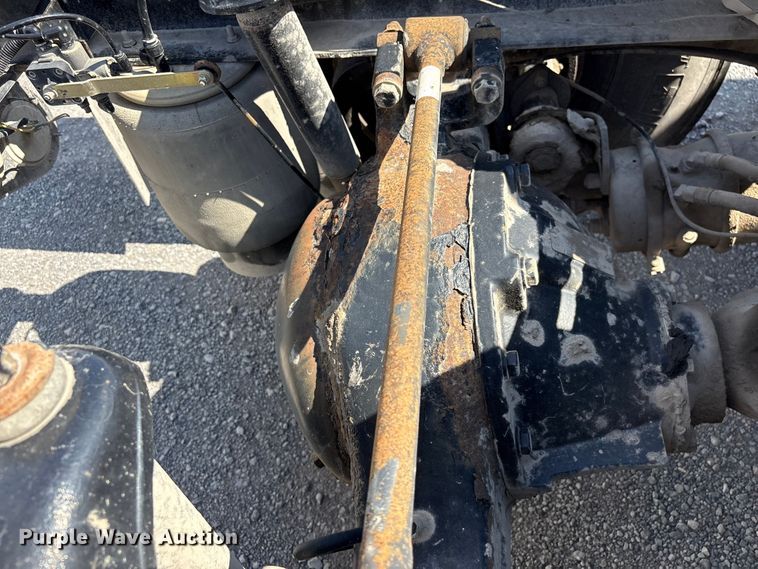 image for item EF1309 2015 Peterbilt 579 semi truck