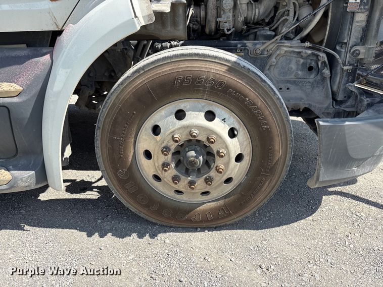 image for item EF1309 2015 Peterbilt 579 semi truck