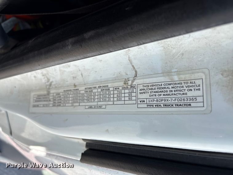 image for item EF1309 2015 Peterbilt 579 semi truck