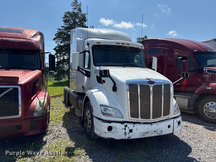 image for item EF1310 2015 Peterbilt 579 semi truck