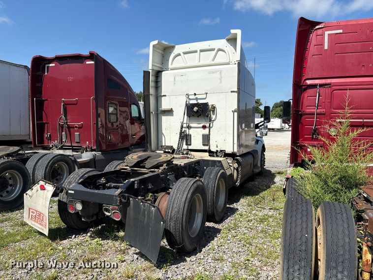 image for item EF1310 2015 Peterbilt 579 semi truck