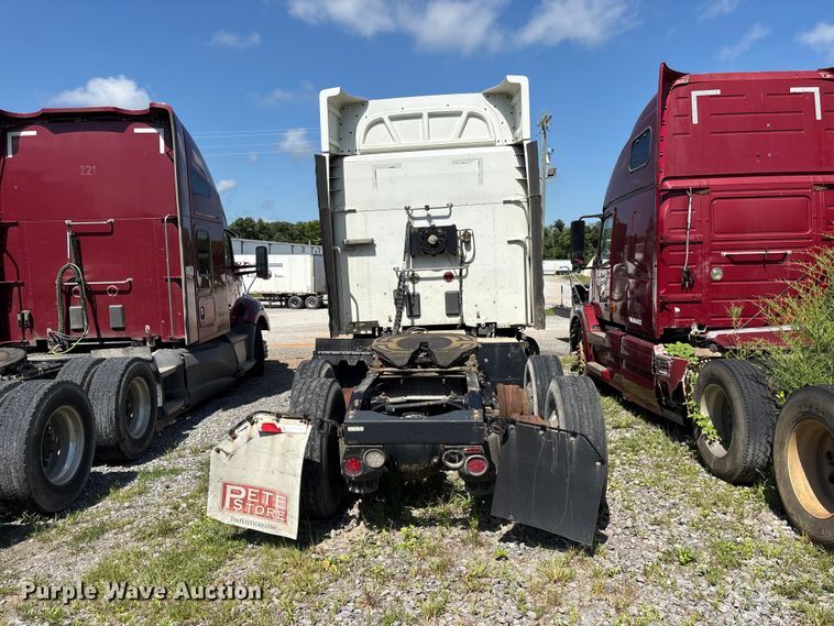 image for item EF1310 2015 Peterbilt 579 semi truck