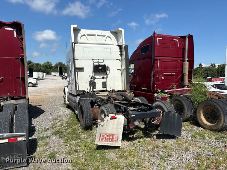 image for item EF1310 2015 Peterbilt 579 semi truck