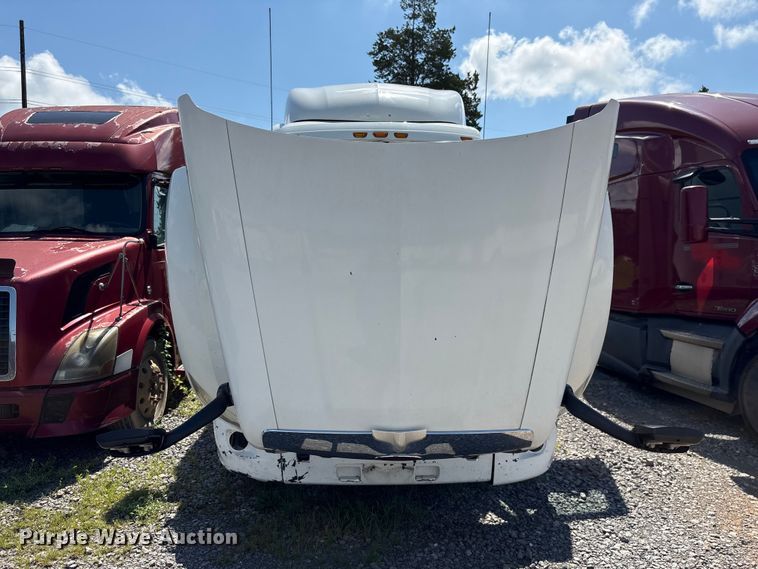image for item EF1310 2015 Peterbilt 579 semi truck