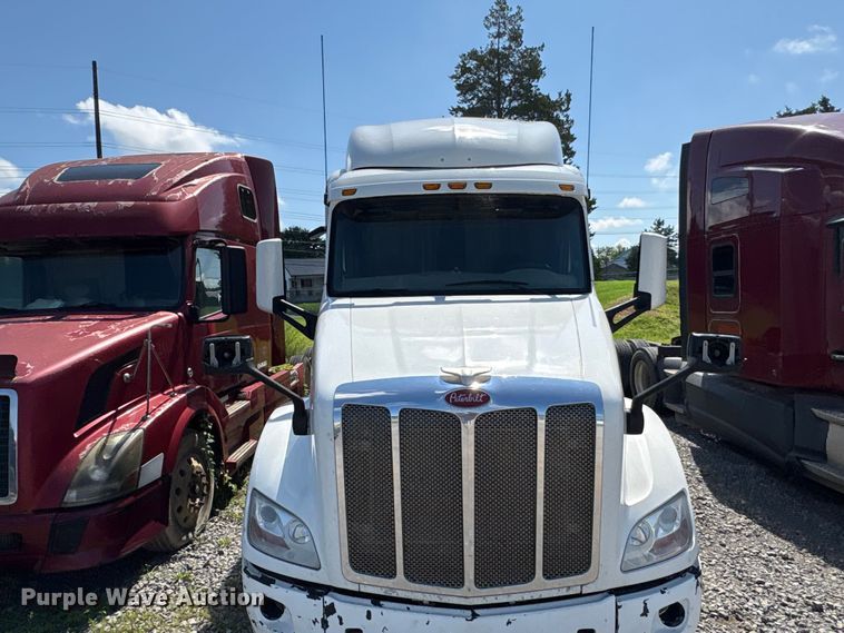 image for item EF1310 2015 Peterbilt 579 semi truck