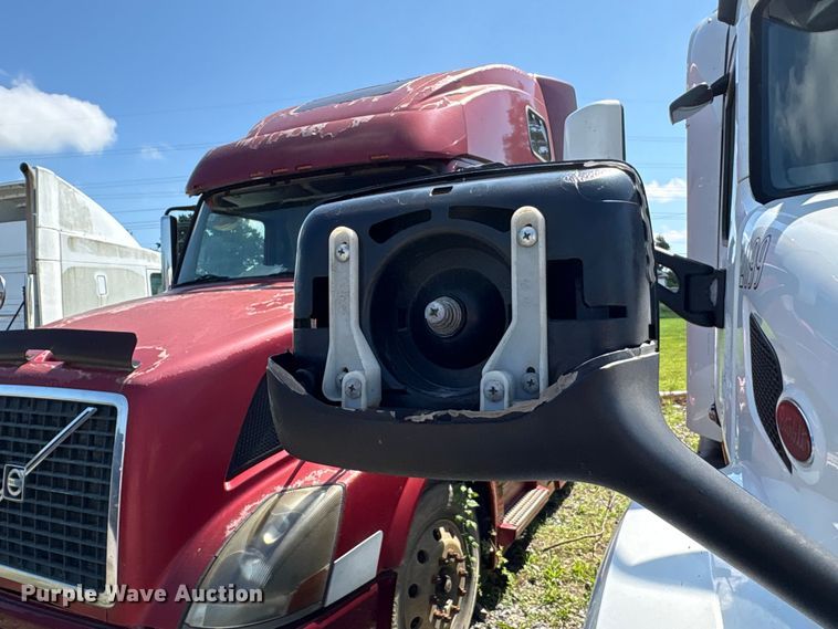image for item EF1310 2015 Peterbilt 579 semi truck