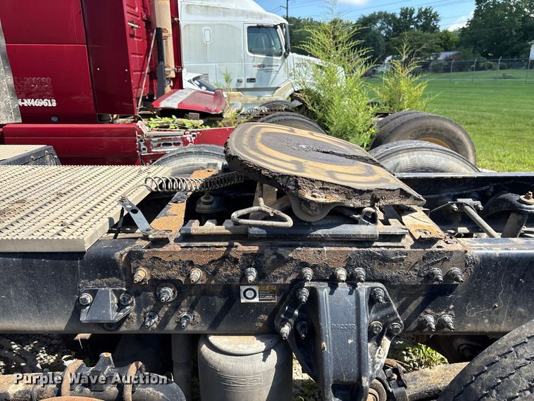image for item EF1310 2015 Peterbilt 579 semi truck