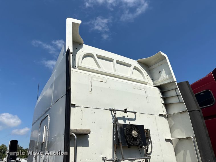 image for item EF1310 2015 Peterbilt 579 semi truck