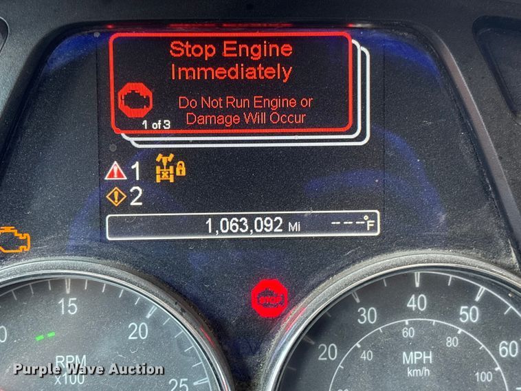 image for item EF1310 2015 Peterbilt 579 semi truck