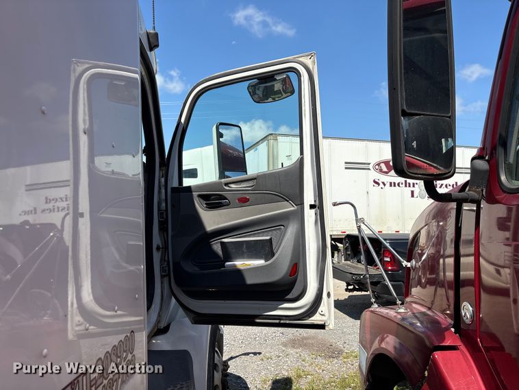image for item EF1310 2015 Peterbilt 579 semi truck