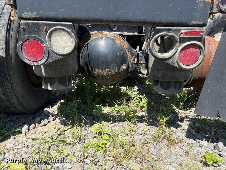 image for item EF1310 2015 Peterbilt 579 semi truck