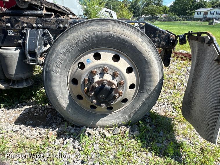 image for item EF1310 2015 Peterbilt 579 semi truck