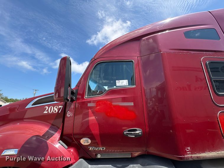 image for item EF1311 2015 Kenworth T680 seed tender trailer