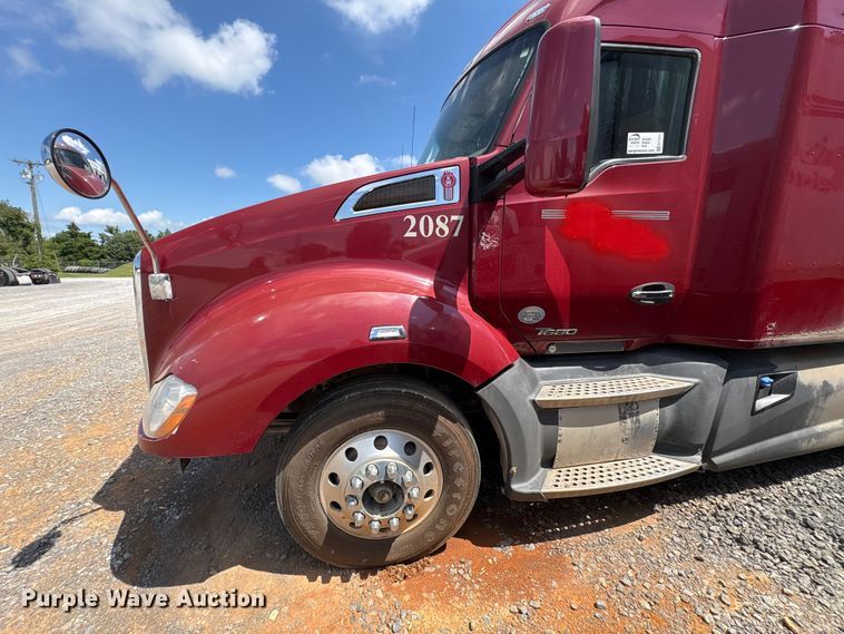 image for item EF1311 2015 Kenworth T680 seed tender trailer