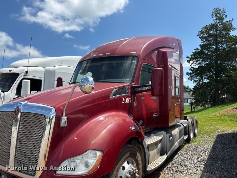 image for item EF1311 2015 Kenworth T680 seed tender trailer