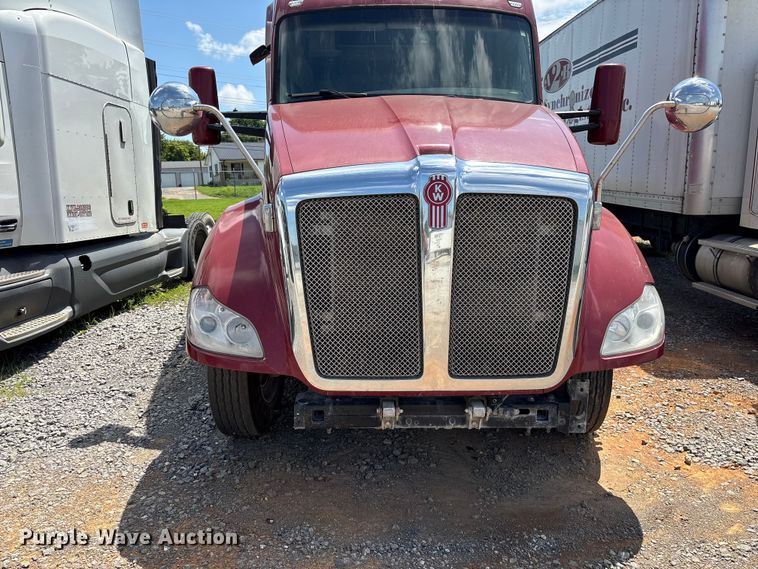 image for item EF1311 2015 Kenworth T680 seed tender trailer