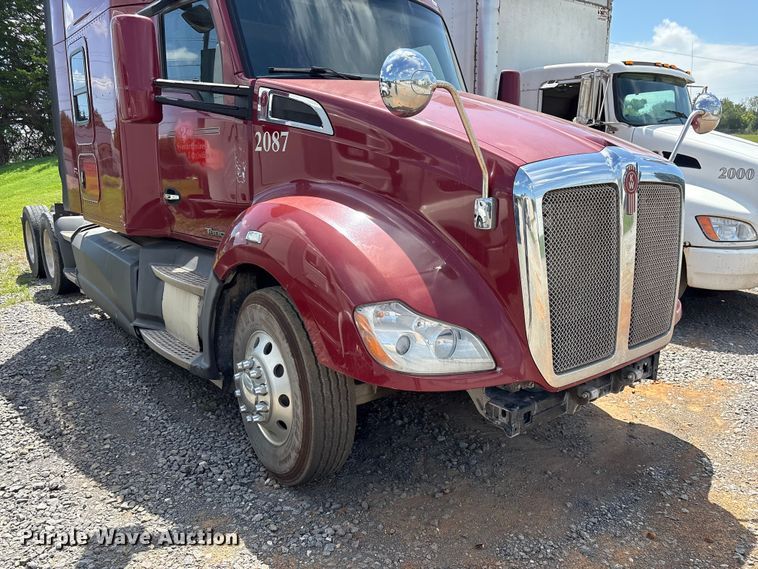 image for item EF1311 2015 Kenworth T680 seed tender trailer
