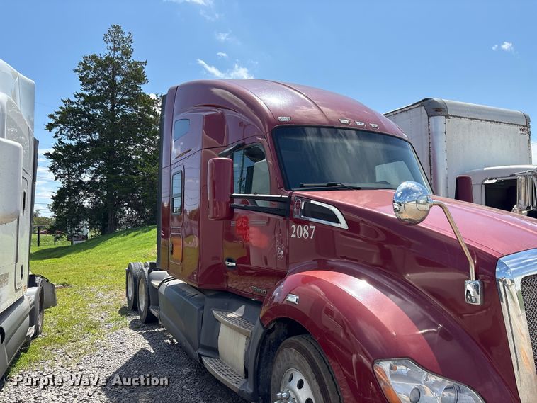 image for item EF1311 2015 Kenworth T680 seed tender trailer