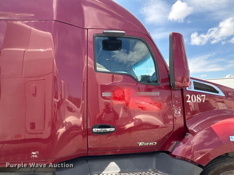 image for item EF1311 2015 Kenworth T680 seed tender trailer