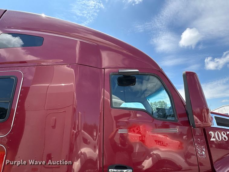 image for item EF1311 2015 Kenworth T680 seed tender trailer