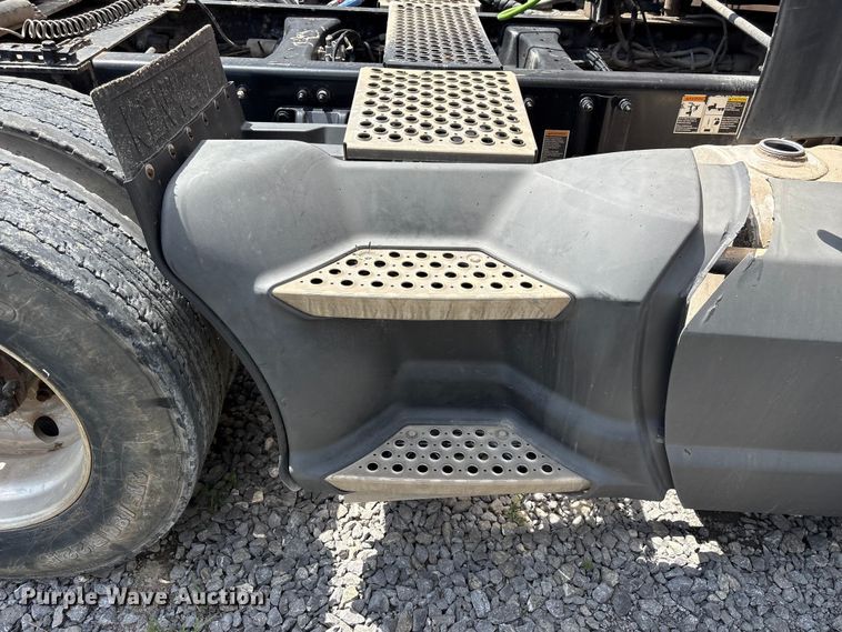 image for item EF1311 2015 Kenworth T680 seed tender trailer