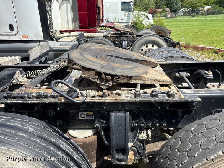 image for item EF1311 2015 Kenworth T680 seed tender trailer