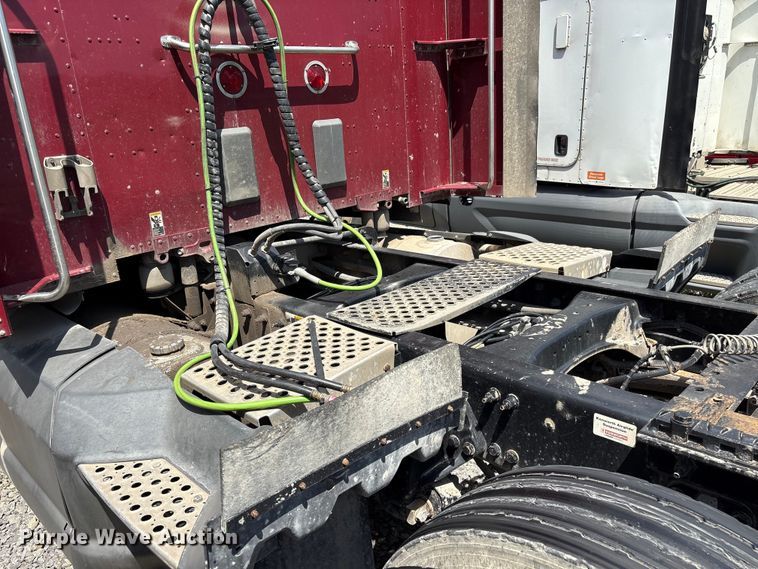 image for item EF1311 2015 Kenworth T680 seed tender trailer