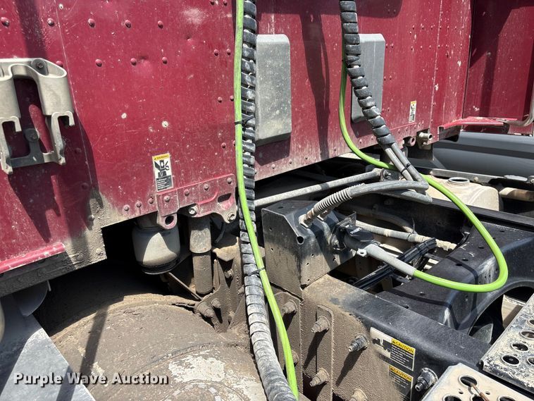 image for item EF1311 2015 Kenworth T680 seed tender trailer