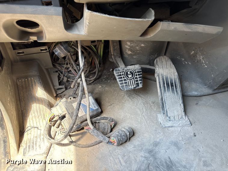 image for item EF1311 2015 Kenworth T680 seed tender trailer