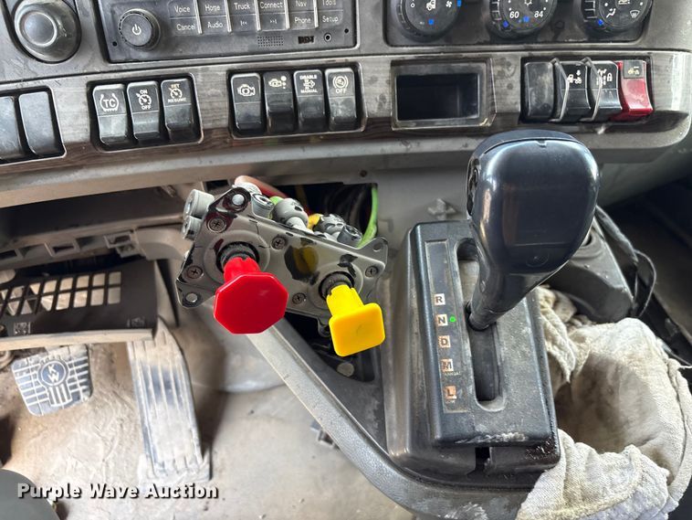 image for item EF1311 2015 Kenworth T680 seed tender trailer